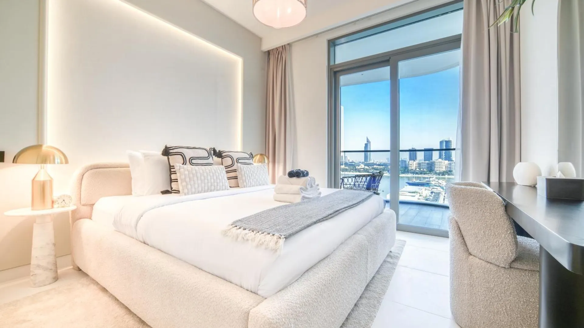 Apartment Seaside Splendor: Luxe Retreat At Emaar Beachfront Dubai