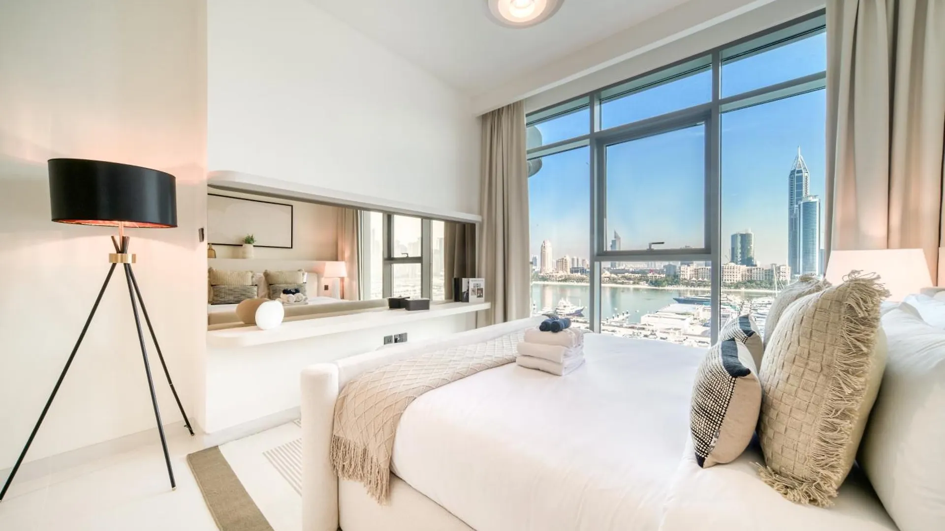 Apartment Seaside Splendor: Luxe Retreat At Emaar Beachfront Dubai
