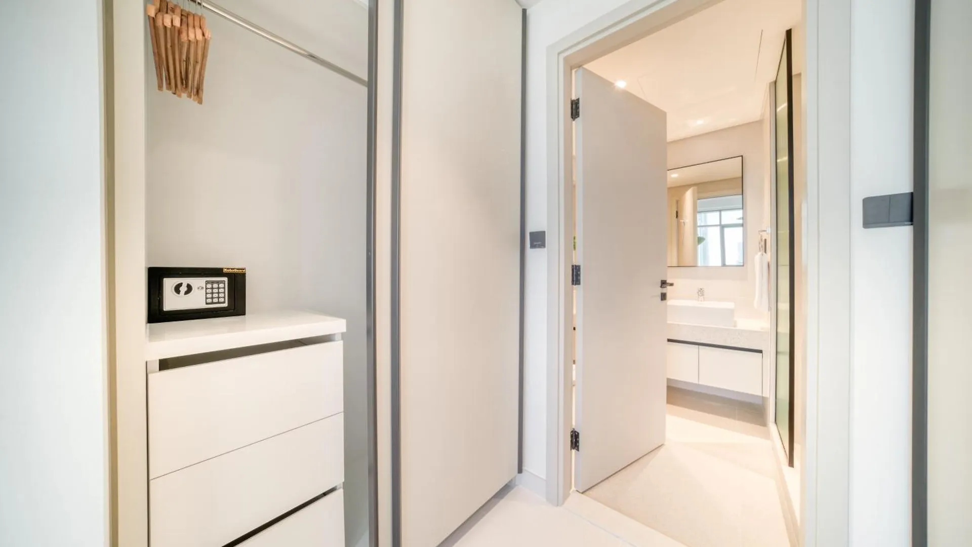 Apartment Seaside Splendor: Luxe Retreat At Emaar Beachfront Dubai United Arab Emirates