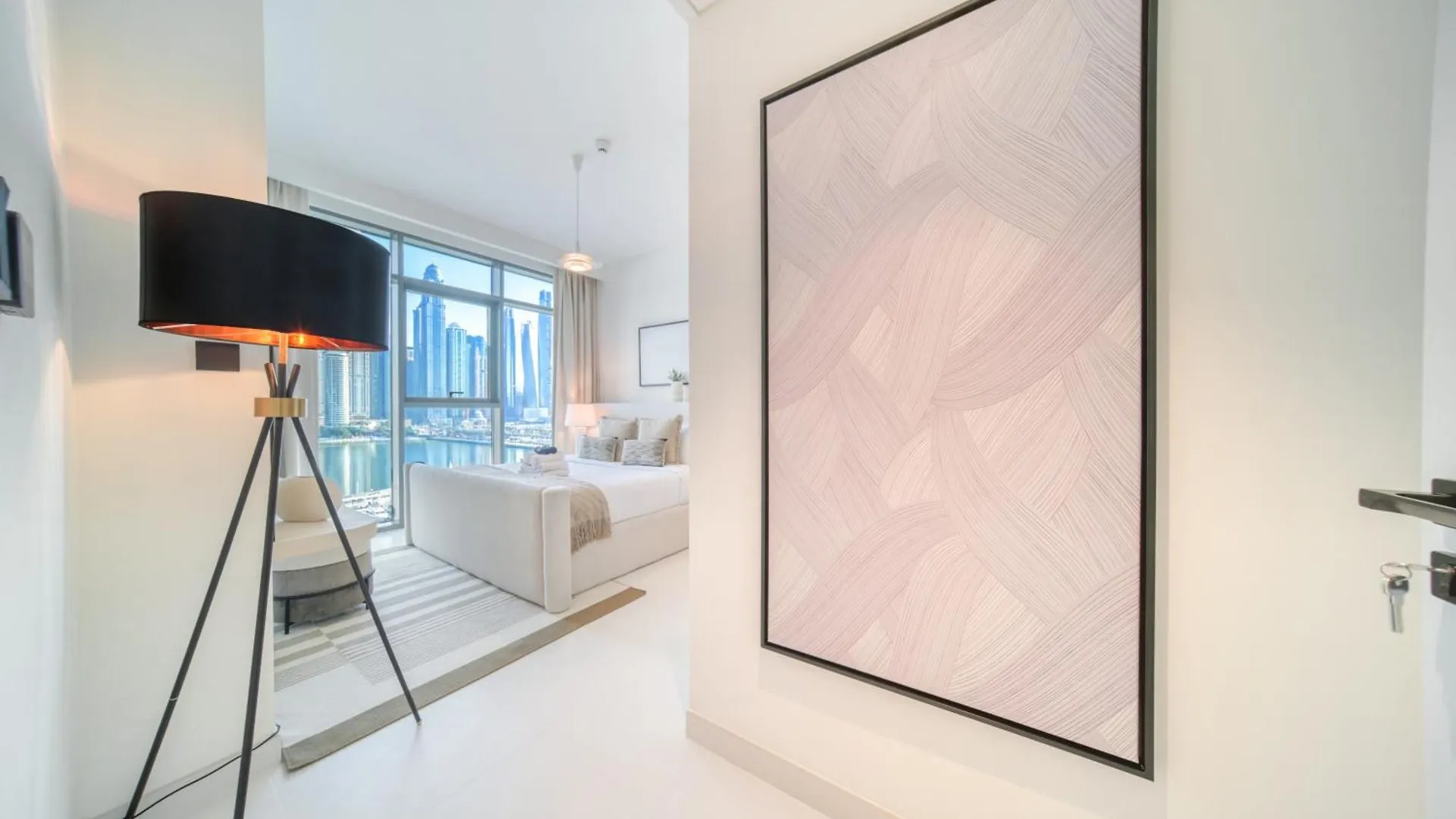 Seaside Splendor: Luxe Retreat At Emaar Beachfront Dubai 0*,