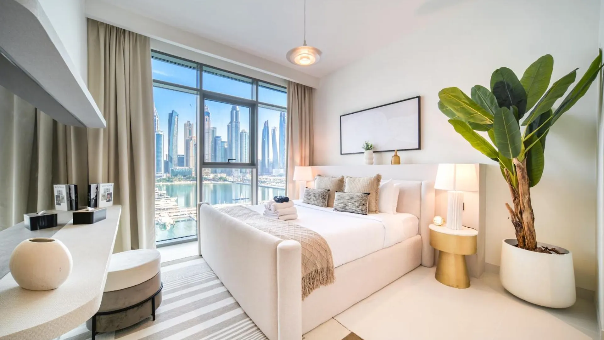 Seaside Splendor: Luxe Retreat At Emaar Beachfront Dubai