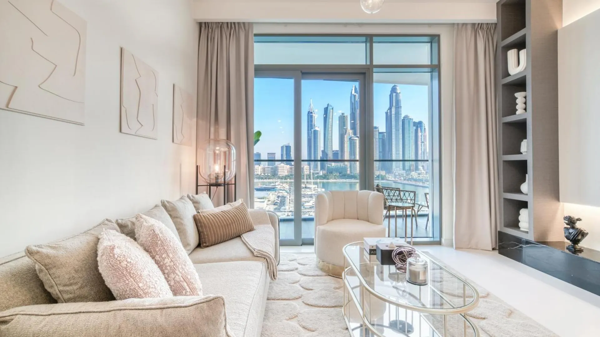 Seaside Splendor: Luxe Retreat At Emaar Beachfront Dubai 0*,