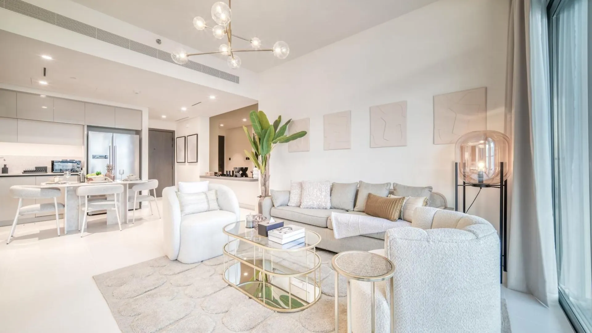 Seaside Splendor: Luxe Retreat At Emaar Beachfront Dubai
