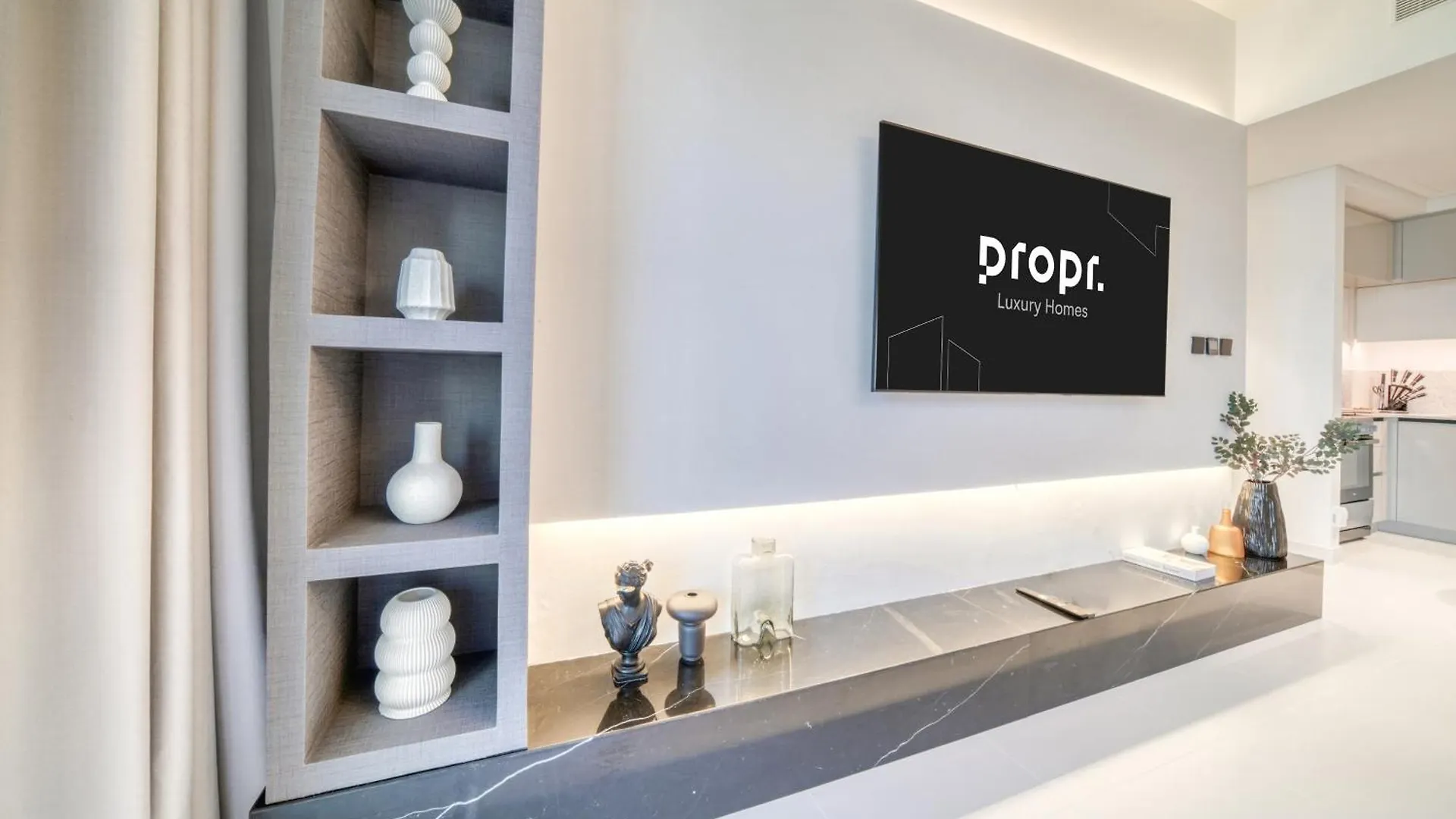 Seaside Splendor: Luxe Retreat At Emaar Beachfront Dubai