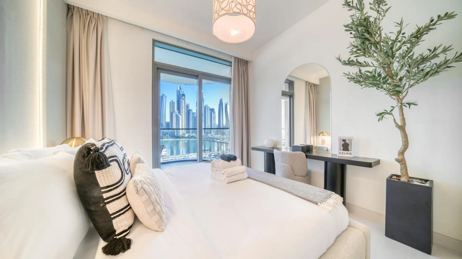 Apartment Seaside Splendor: Luxe Retreat At Emaar Beachfront Dubai