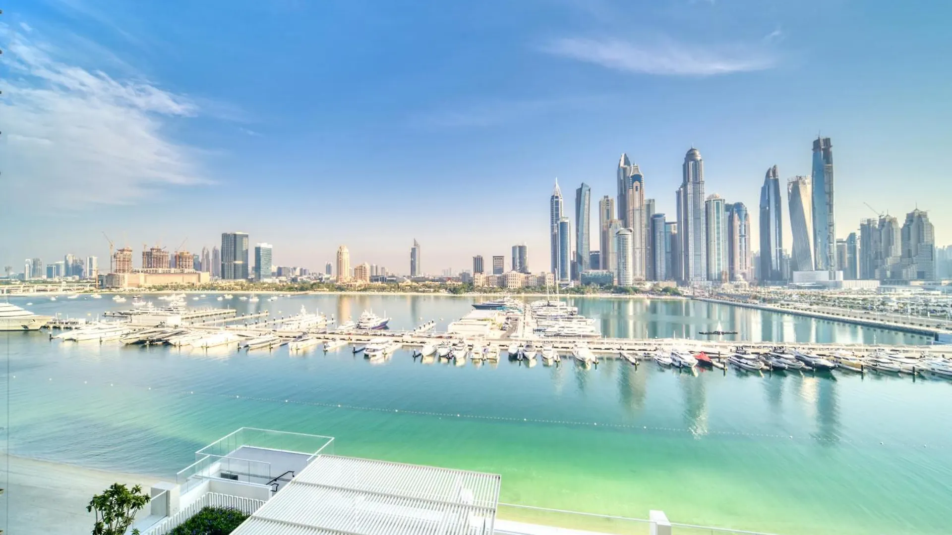 Seaside Splendor: Luxe Retreat At Emaar Beachfront Dubai