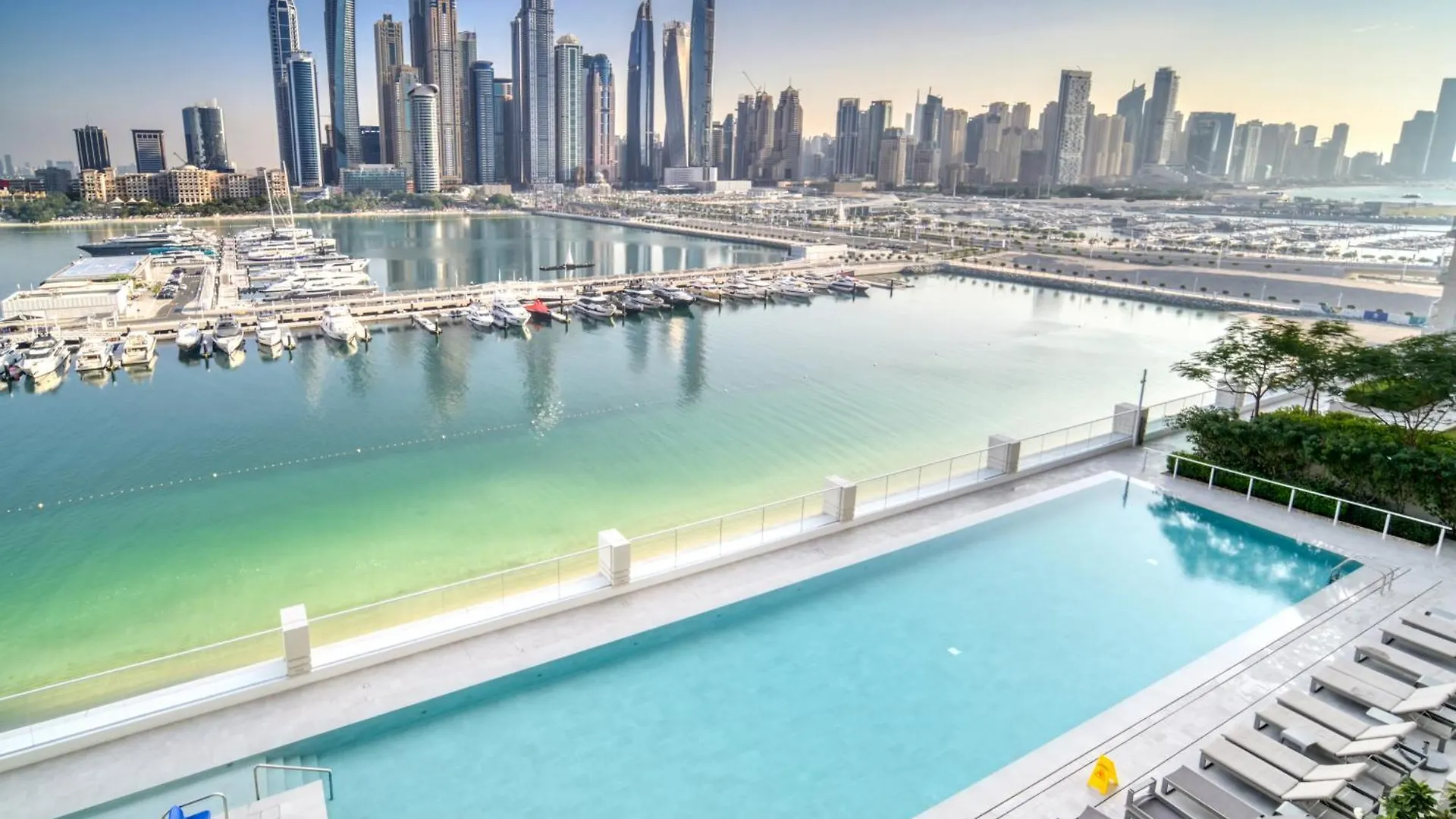 Seaside Splendor: Luxe Retreat At Emaar Beachfront Dubai Apartment